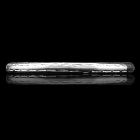 Jewelry - 10K solid White gold ring